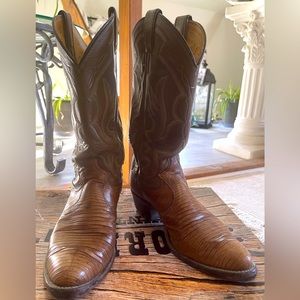 Authentic Tan Justin Boots!!